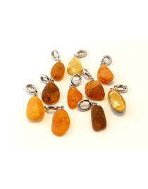 10 items Amber pendants P61